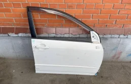 Дверь передняя правая для Toyota Corolla 2001 года на фотографиях