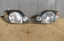 Фары для Toyota Corolla 2001 года на фотографиях