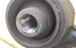 Цапфа задняя левая для Mitsubishi Pajero на фотографиях