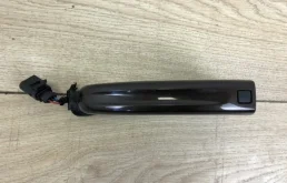 Ручка двери передняя правая внешняя для Audi Q7 2010 года на фотографиях