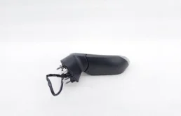 Стекла и зеркала для Toyota Corolla 2025 года на фотографиях