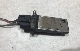 Датчик массового расхода воздуха для Nissan X-Trail на фотографиях