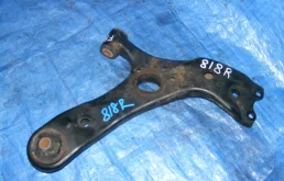 Качающийся рычаг правый для Toyota Corolla на фотографиях