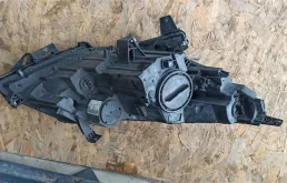 Фары для Opel Zafira 2005 года на фотографиях