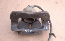 Суппорт передний правый для Toyota RAV4 2014 года на фотографиях