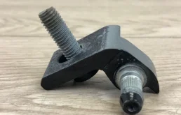 Петля двери задняя правая верхняя для Audi Q7 2023 года на фотографиях