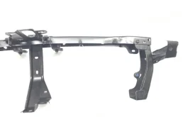 Усилитель бампера передний верхний для Mitsubishi Pajero Sport на фотографиях