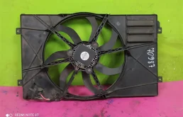 Вентилятор радиатора охлаждения ДВС для Volkswagen Golf 2012 года на фотографиях