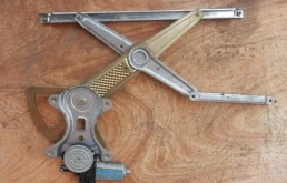 Мотор стеклоподъемника передний левый для Toyota Corolla на фотографиях