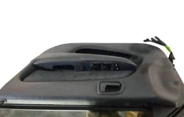 Дверь передняя правая для Toyota Corolla 1997 года на фотографиях