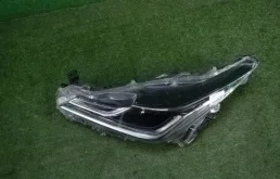 Фары для Toyota Corolla 2023 года на фотографиях