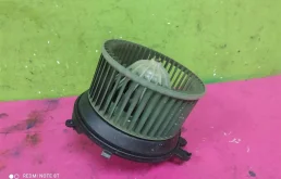 Мотор отопителя для Volkswagen Passat 2002 года на фотографиях