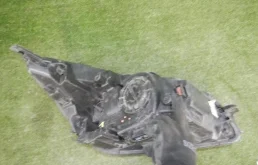 Фара ксенон левая для Opel Insignia 2013 года на фотографиях