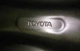 Крышка багажника для Toyota Avensis на фотографиях