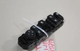 Блок кнопок стеклоподъемников водительской двери для Renault Fluence на фотографиях