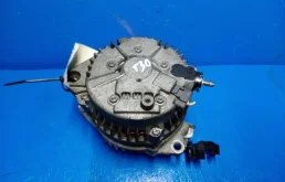 Генератор для Nissan X-Trail 2001 года на фотографиях