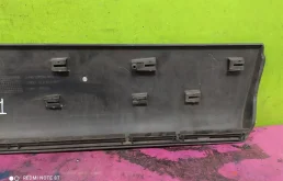 Молдинг двери задний левый для Audi Q7 2010 года на фотографиях