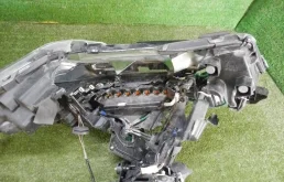 Фары для Toyota Alphard на фотографиях