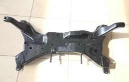 Подрамник двигателя для Mitsubishi Outlander 2008 года на фотографиях