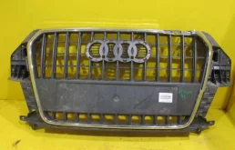 Решетка радиатора для Audi Q3 2011 года на фотографиях