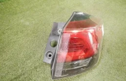 Фонарь внешний правый для Toyota RAV4 на фотографиях