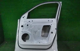 Дверь передняя правая для Audi Q3 2012 года на фотографиях