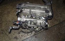 Двигатель для Nissan Serena 1999 года на фотографиях