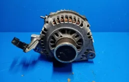 Генератор для Nissan X-Trail 2001 года на фотографиях