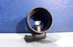 Датчик массового расхода воздуха для Opel Zafira 2011 года на фотографиях