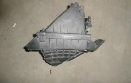 Корпус воздушного фильтра для Volkswagen Passat 2001 года на фотографиях