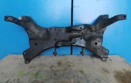 Подрамник двигателя для Mitsubishi Outlander 2011 года на фотографиях