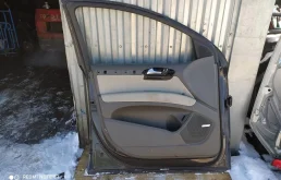 Уплотнитель передней правой двери для Audi Q7 2008 года на фотографиях