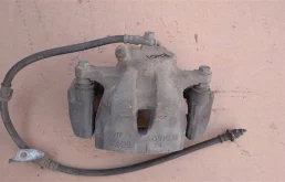 Суппорт передний правый для Toyota RAV4 2014 года на фотографиях