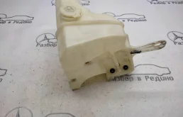 Бачок стеклоомывателя передний (A1638690820) для Mercedes-Benz M class W163 1998-2005