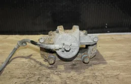 Суппорт передний правый для Suzuki Grand Vitara на фотографиях