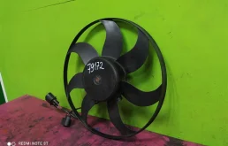 Вентилятор радиатора охлаждения ДВС для Volkswagen Golf 2012 года на фотографиях