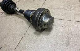 Привод передний левый для Audi Q7 2014 года на фотографиях