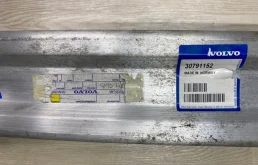 Бампер для Volvo XC70 2015 года на фотографиях