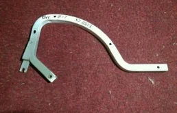 Петля багажника левая для Toyota Corolla 2008 года на фотографиях