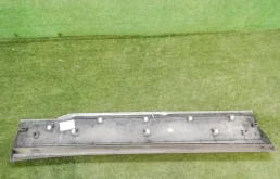 Молдинг двери задний правый для Volkswagen Tiguan 2022 года на фотографиях