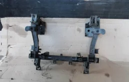 Подрамник двигателя для Mitsubishi Pajero 2007 года на фотографиях