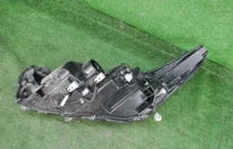 Фара правая для Toyota Highlander 2019 года на фотографиях