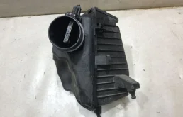 Корпус воздушного фильтра для Nissan X-Trail 2012 года на фотографиях