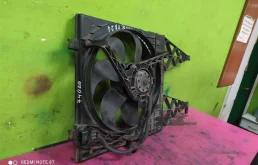 Вентилятор радиатора охлаждения ДВС для Volkswagen Golf 1997 года на фотографиях