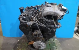 Двигатель без навесного для Nissan Pathfinder 1999 года на фотографиях