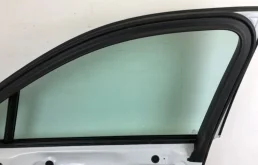 Стекло двери переднее правое для Audi Q7 на фотографиях