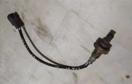 Лямбда-зонд (верхний) для Toyota RAV4 на фотографиях