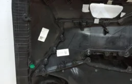 Обшивка двери передняя левая для Hyundai Solaris 2019 года на фотографиях