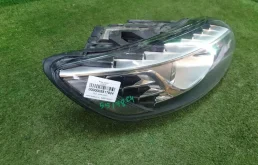 Фара правая для Audi Q7 2013 года на фотографиях