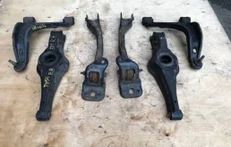 Рычаг задний правый верхний для Suzuki Grand Vitara 2012 года на фотографиях